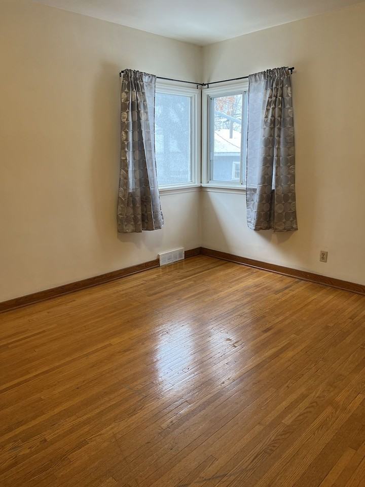 3524 Centre St Ne - Photo 6 of 6