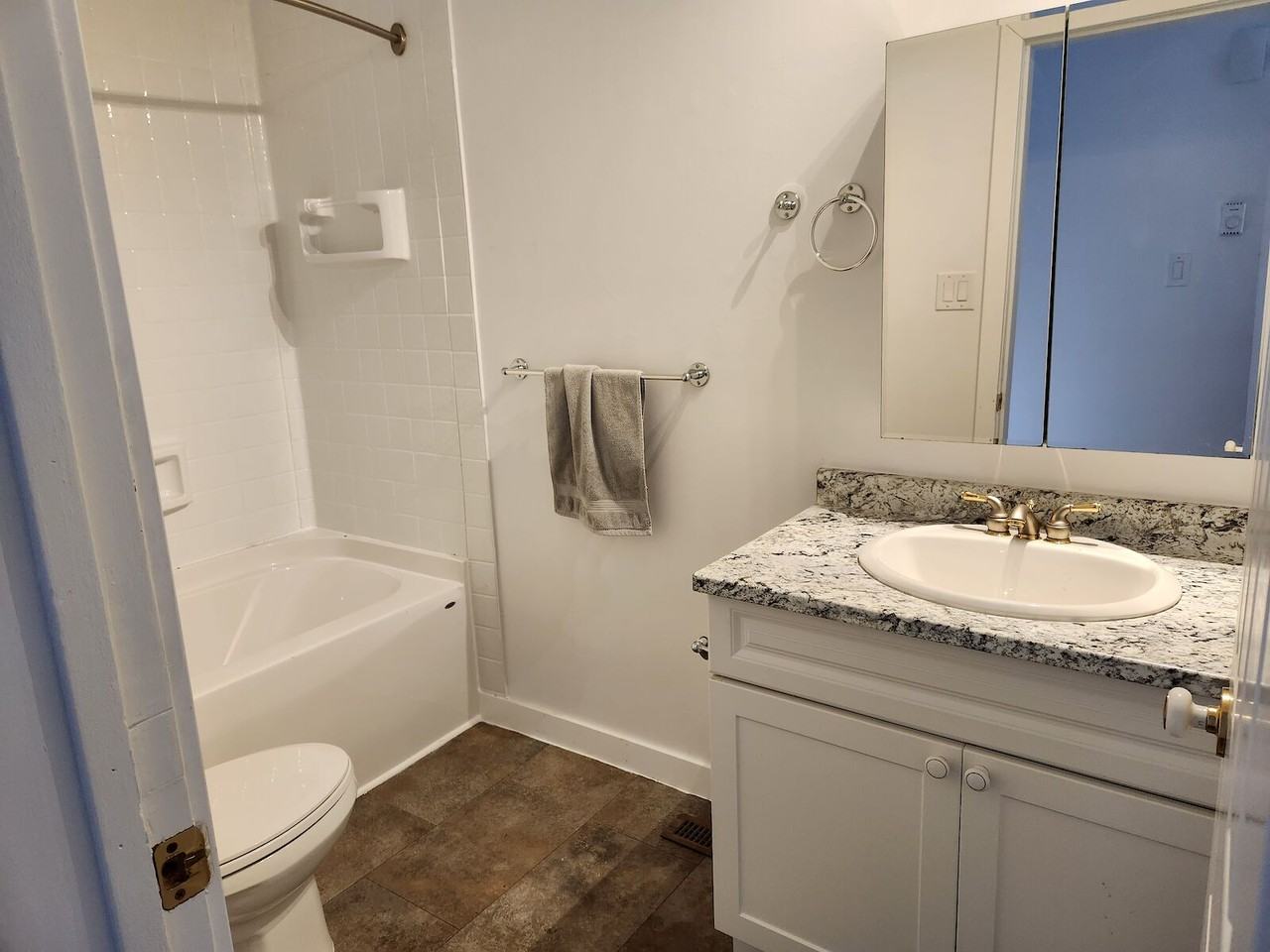 10334 154 St Nw - Photo 4 of 11