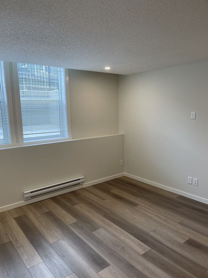239 Cranbrook Sq Se - Photo 3 of 9