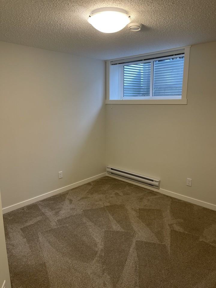 239 Cranbrook Sq Se - Photo 6 of 9