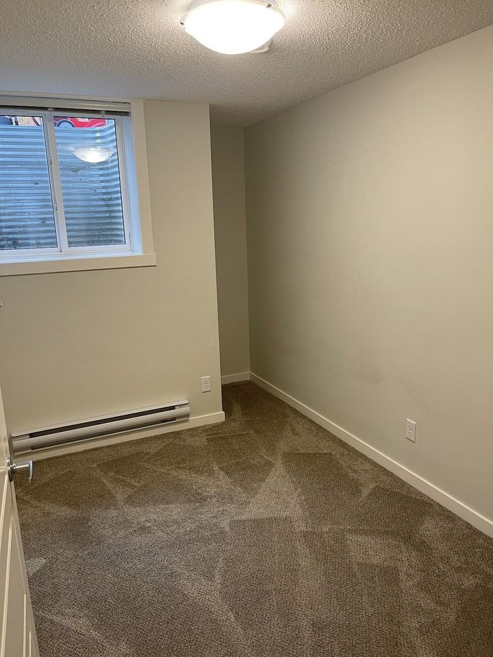239 Cranbrook Sq Se - Photo 7 of 9
