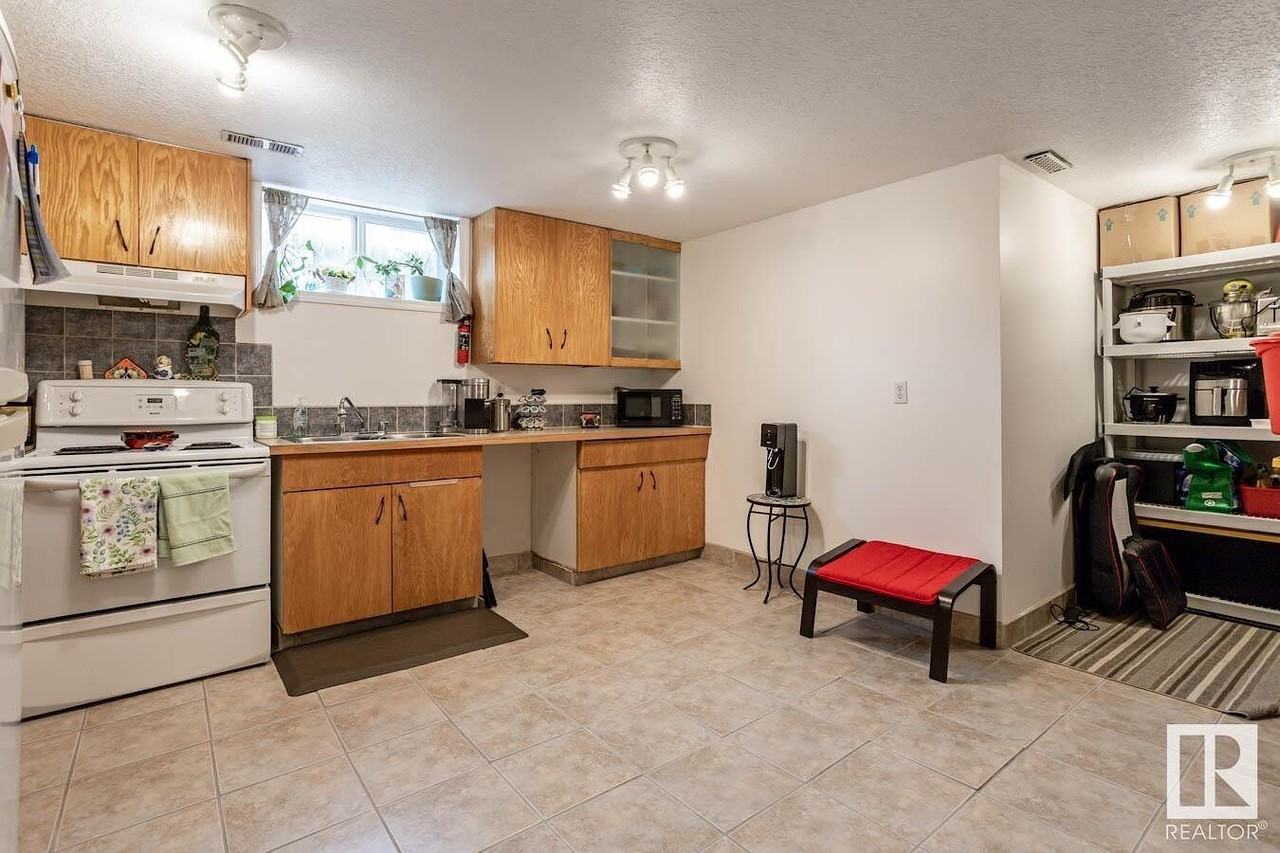 13620 118 Ave Nw - Photo 5 of 23