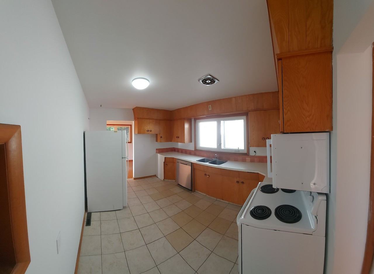 7835 113 St Nw - Photo 5 of 11