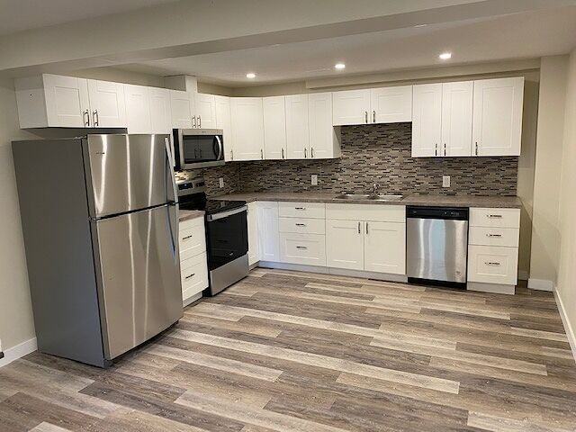 1527 42 St Se - Photo 3 of 18