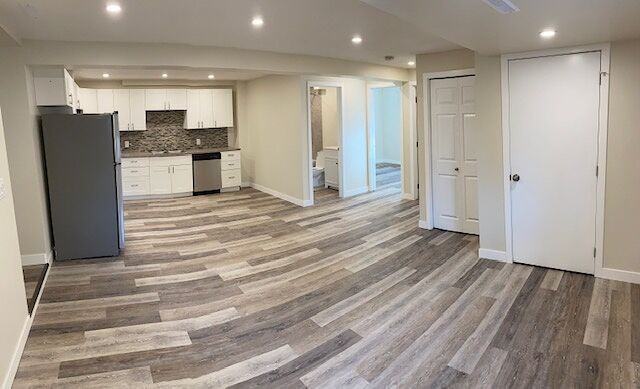 1527 42 St Se - Photo 5 of 18