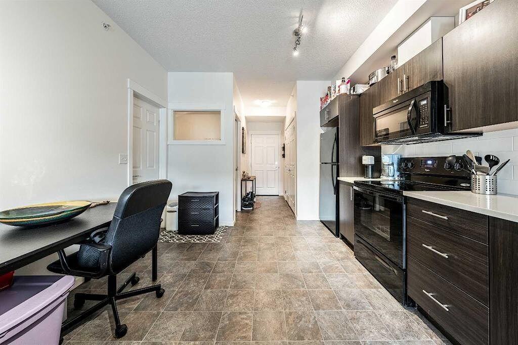 215 - 215 Legacy Boulevard Southeast - Photo 7 of 38