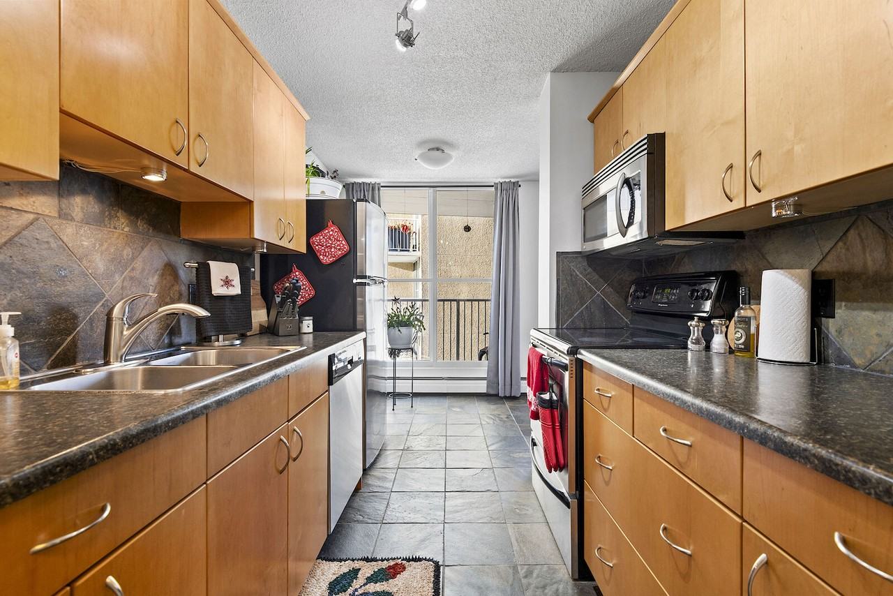 12121 Top Of The Valley Apartments - Photo 6 of 50