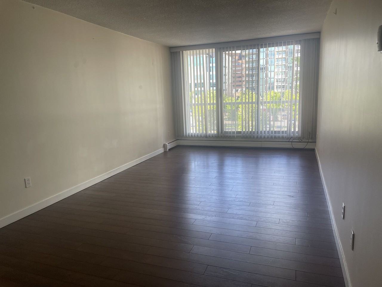 525 13 Ave Sw - Photo 4 of 12