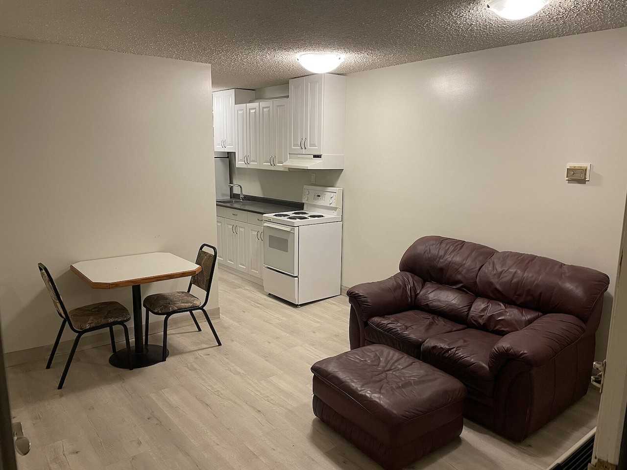934 19 St - Photo 3 of 6