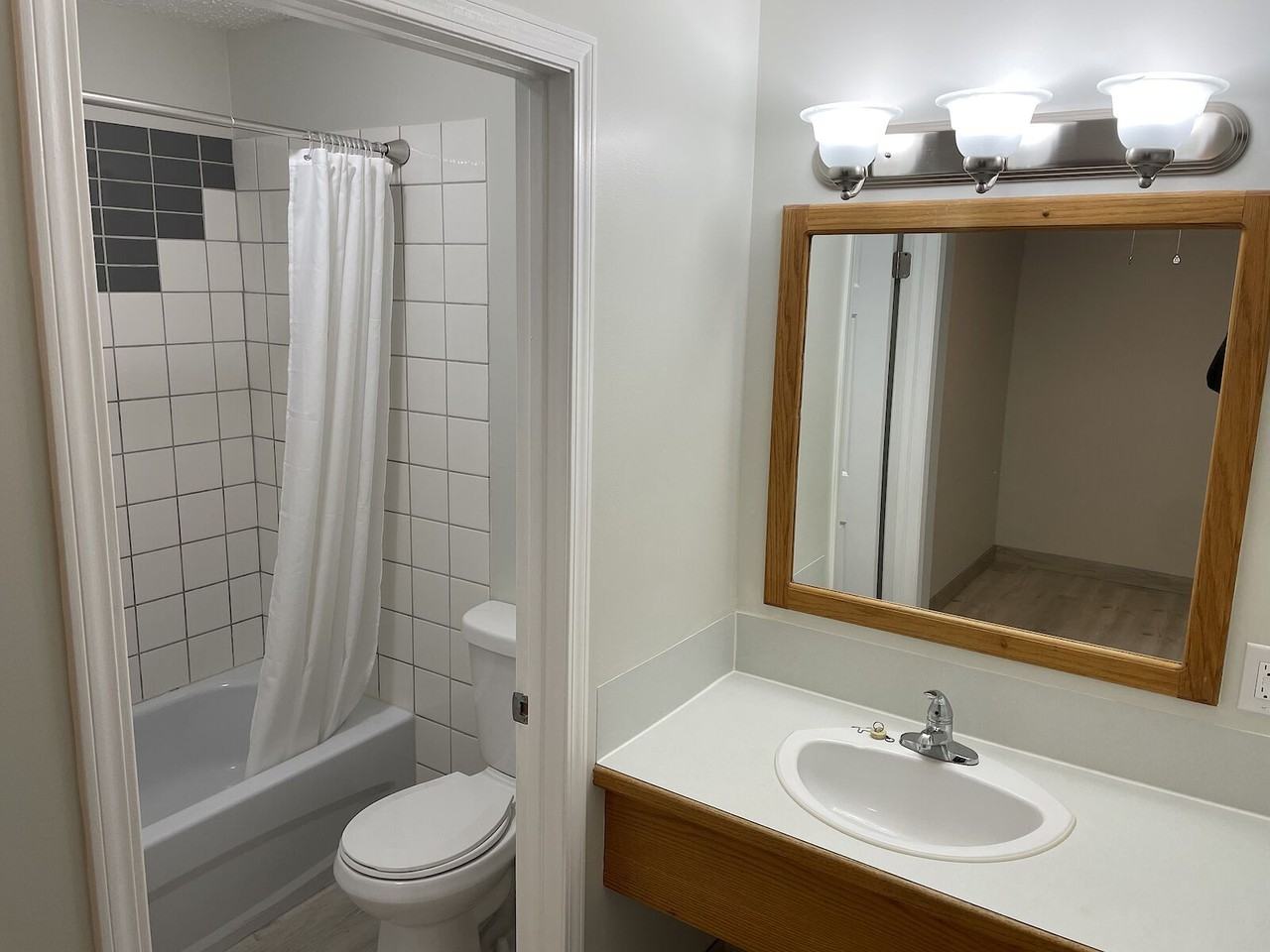 934 19 St - Photo 4 of 6