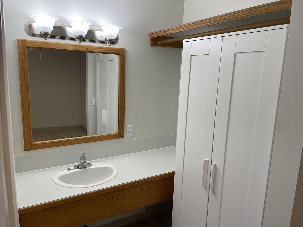 934 19 St - Photo 5 of 6