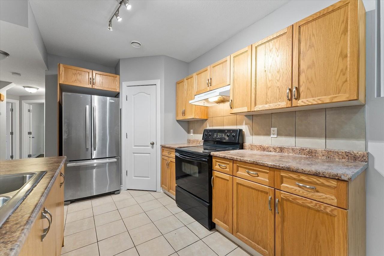 9538 -9538 109 Ave Nw - Photo 5 of 17