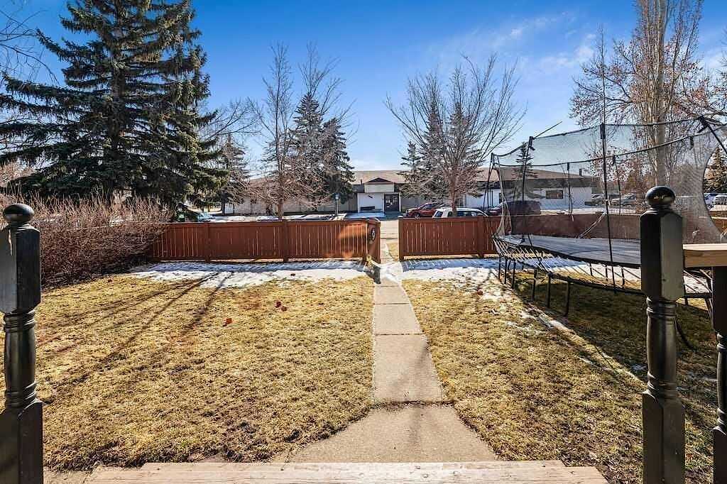 2021 33 St Se - Photo 2 of 25