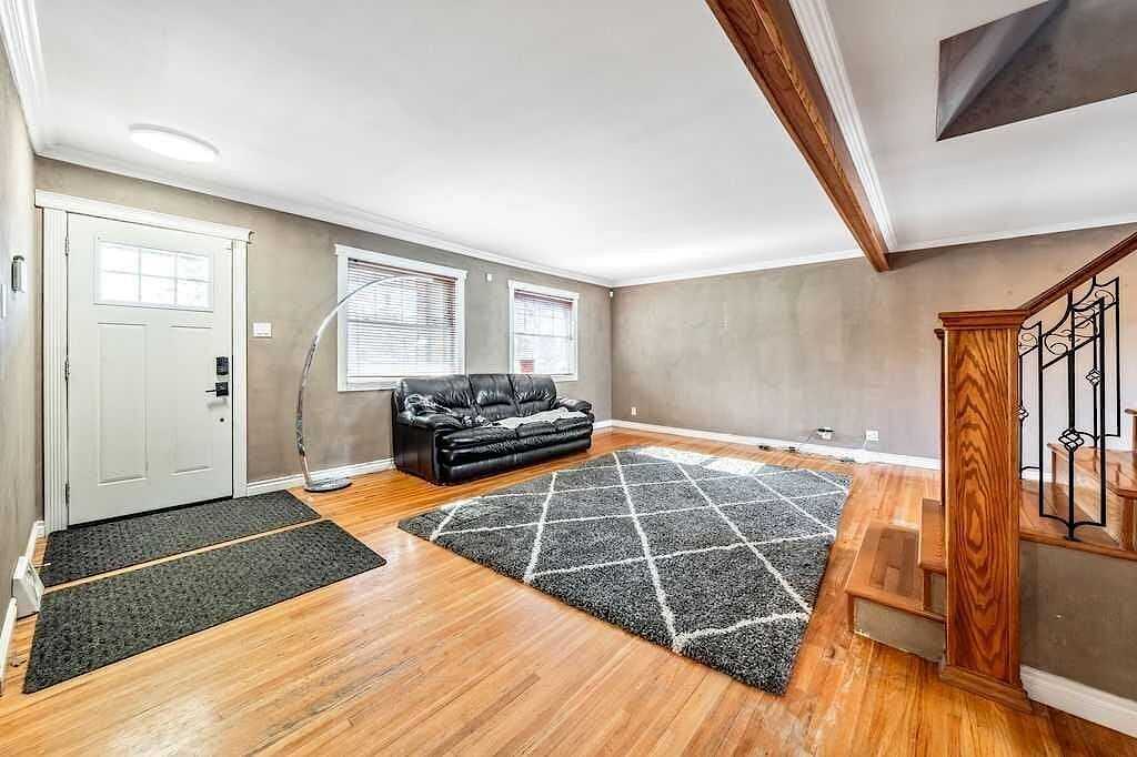 2021 33 St Se - Photo 4 of 25