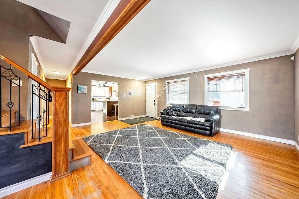 2021 33 St Se - Photo 6 of 25