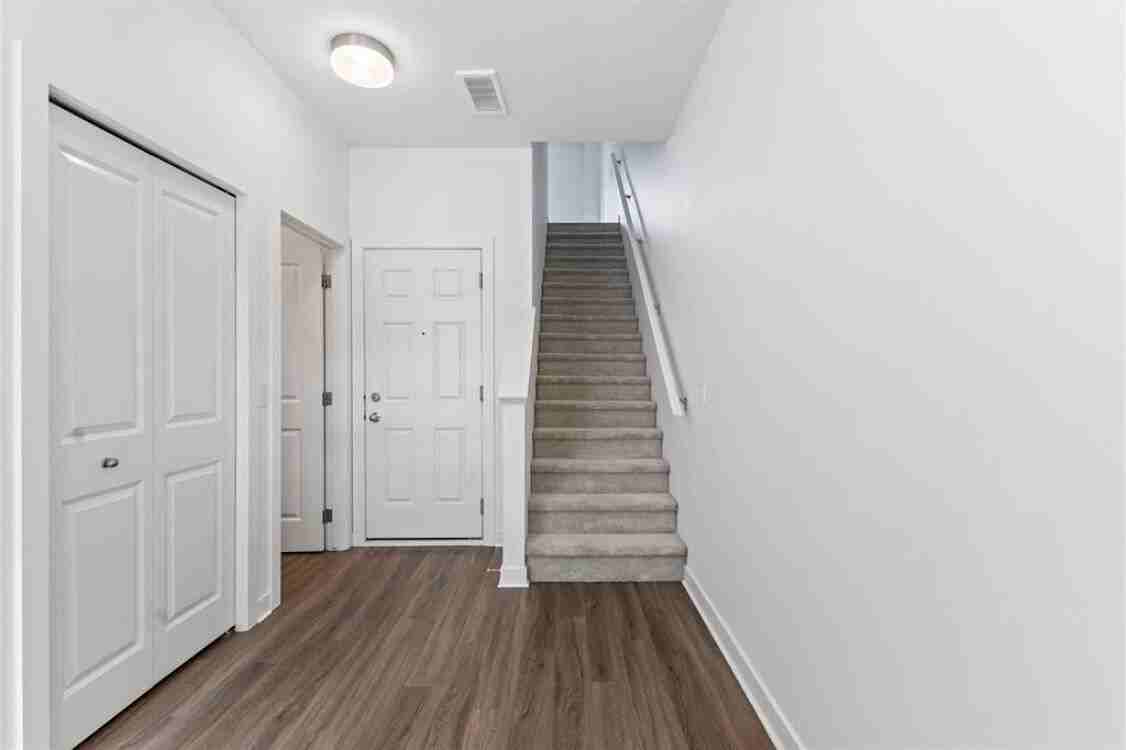 43 Stonehouse Cres - Photo 4 of 25