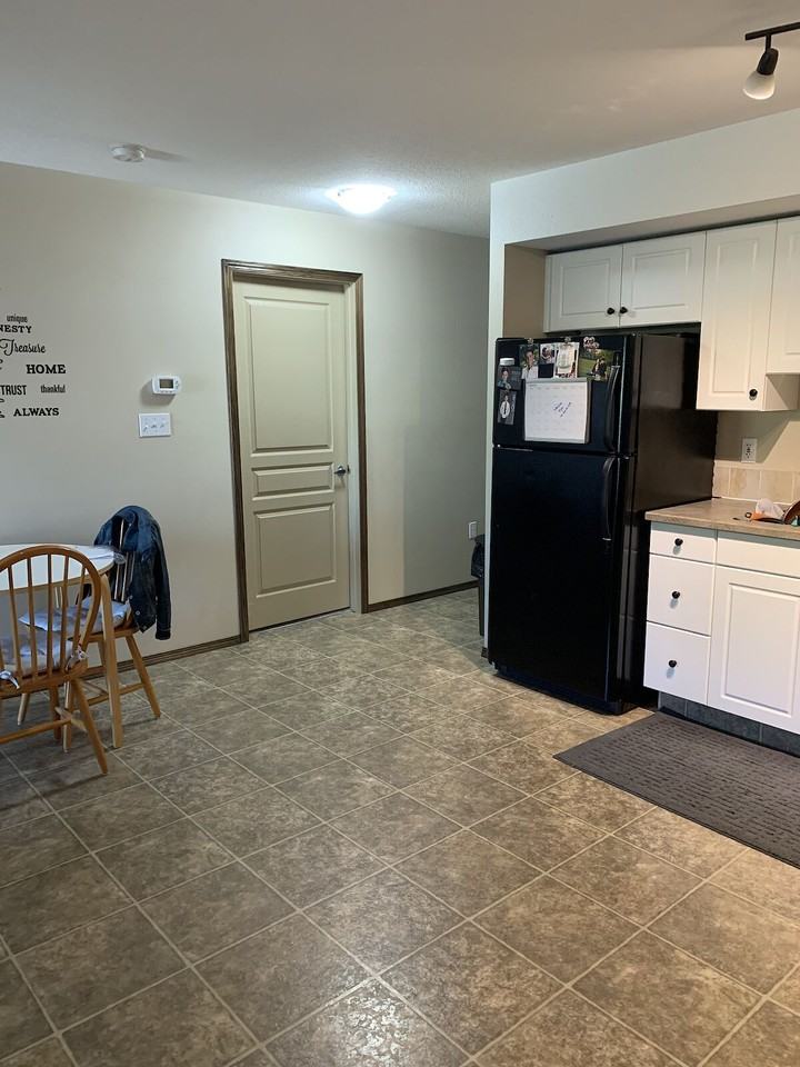 1706 47 Ave - Photo 7 of 13