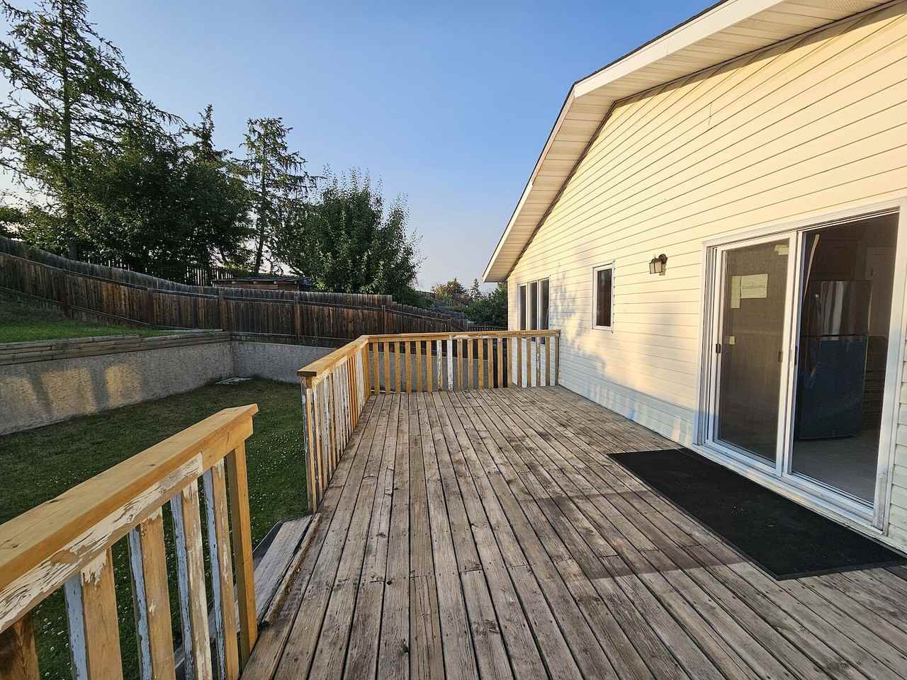 14808 35 St Nw - Photo 6 of 19