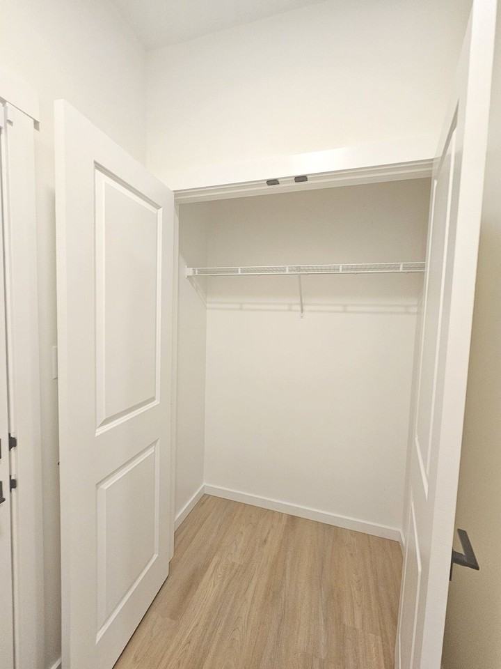 2156 52 St Sw - Photo 3 of 19