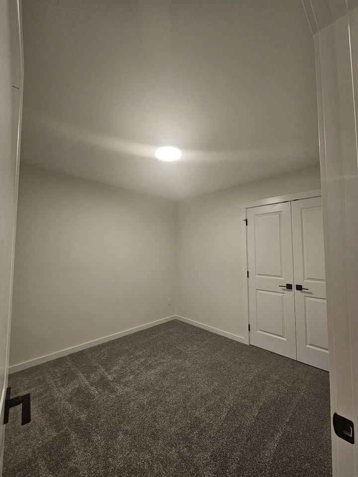 2156 52 St Sw - Photo 4 of 19