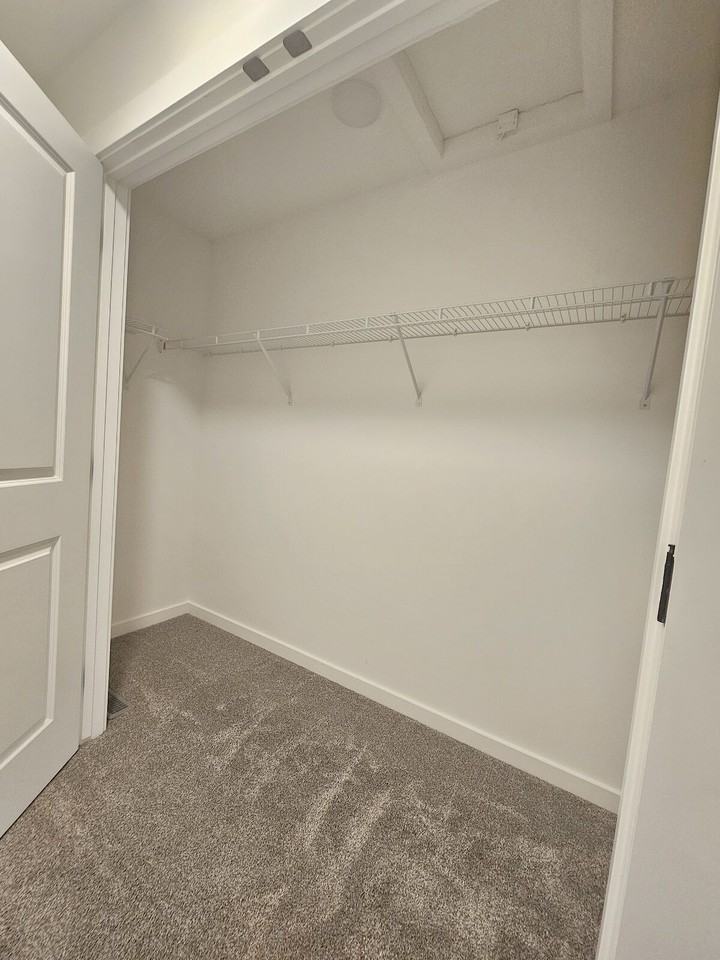 2156 52 St Sw - Photo 5 of 19