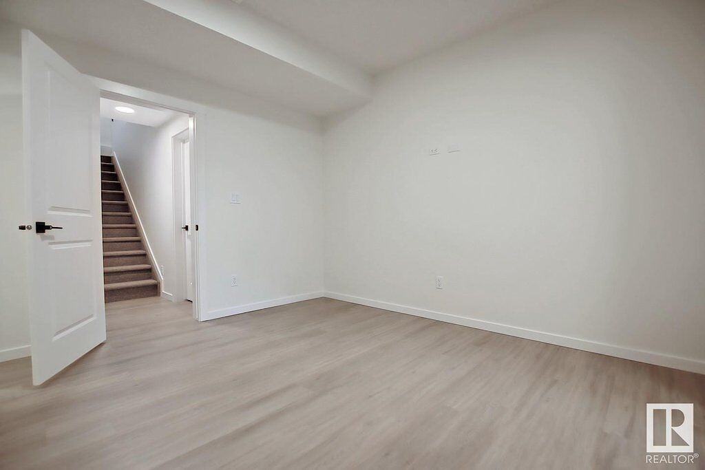 2156 52 St Sw - Photo 7 of 19