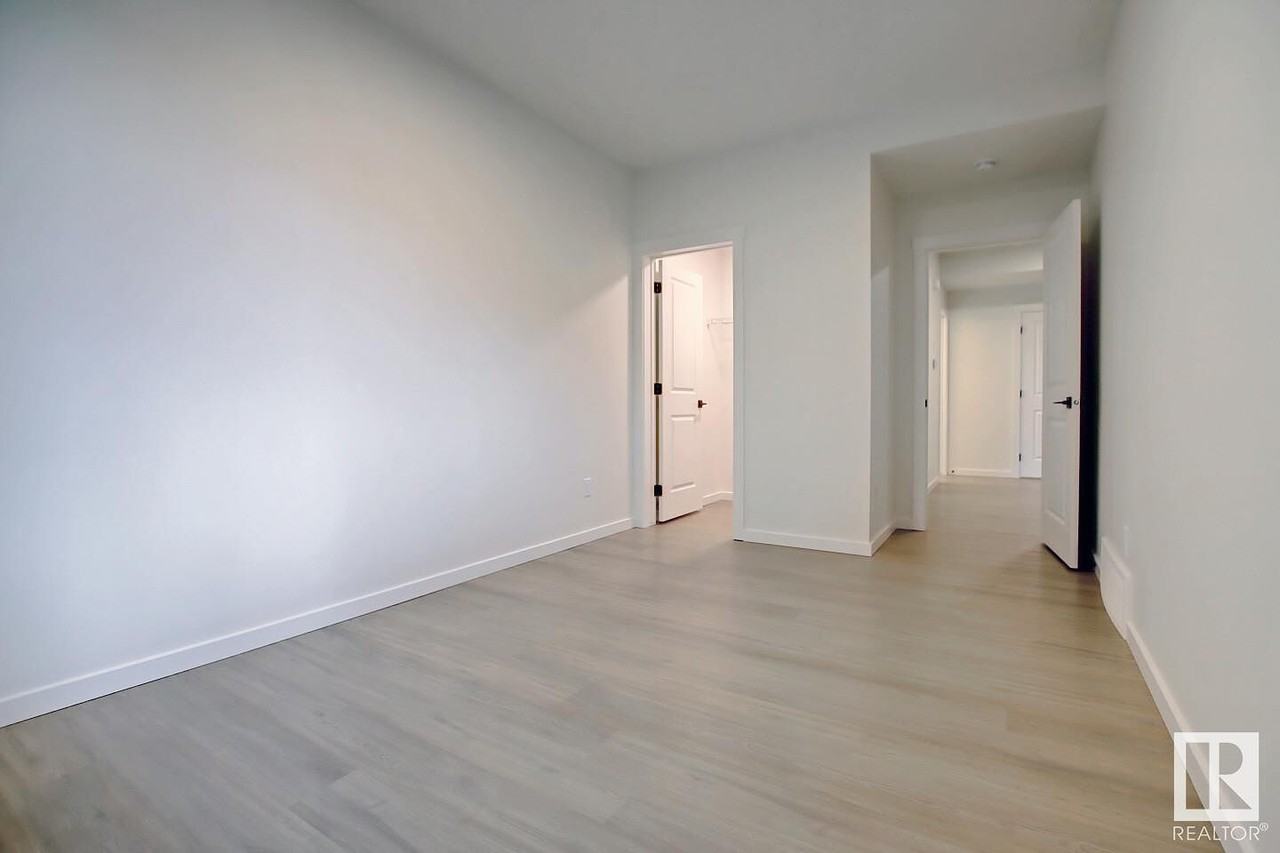 2156 52 St Sw - Photo 6 of 17