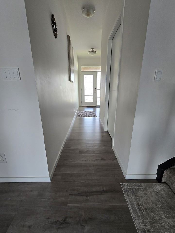 138 Carringford Close Nw - Photo 4 of 37