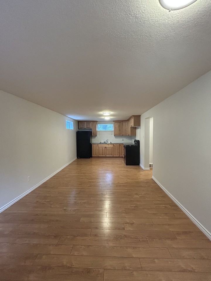 115 44 Ave Nw - Photo 2 of 8