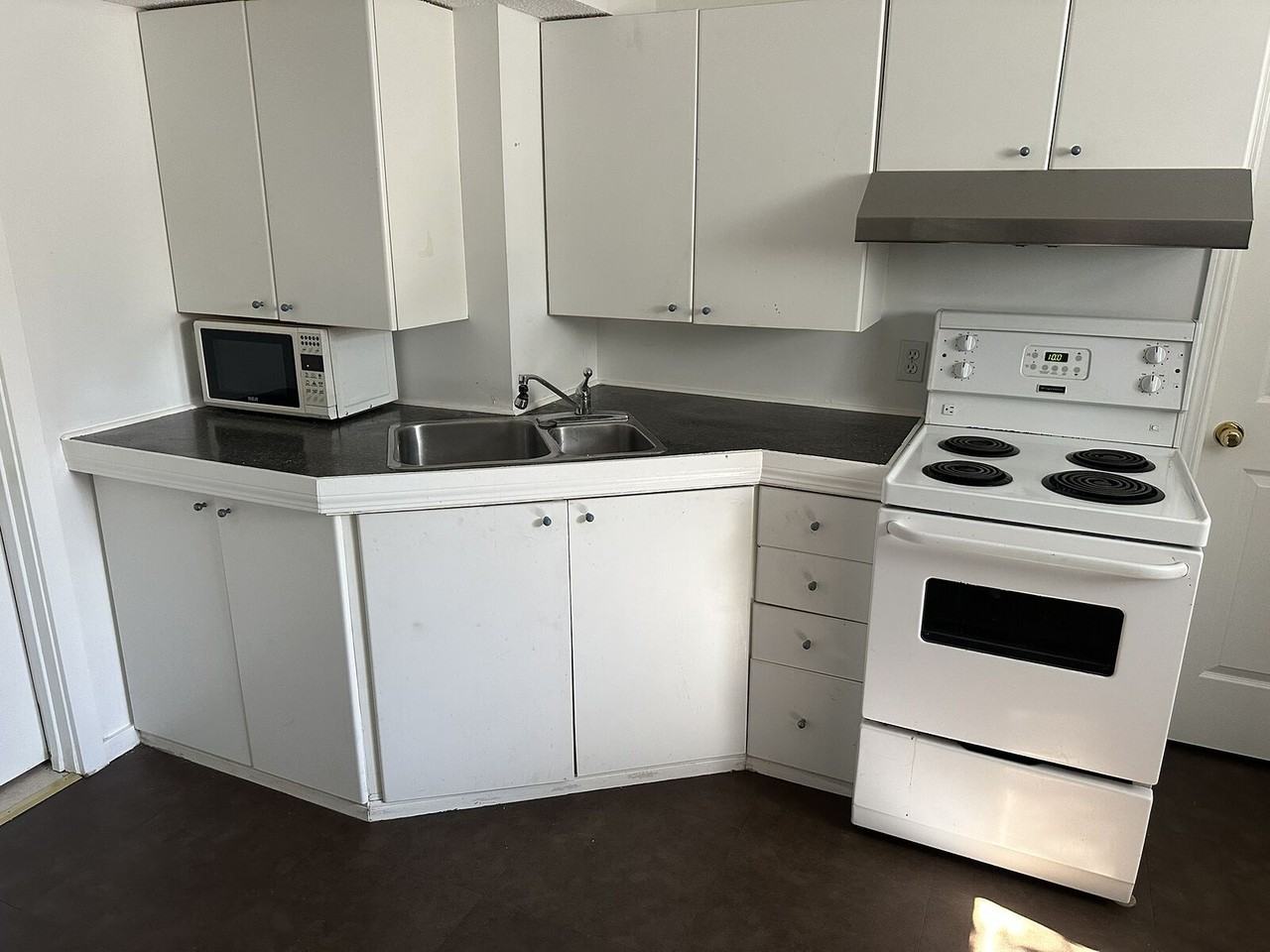 2235 46 St Se - Photo 5 of 13