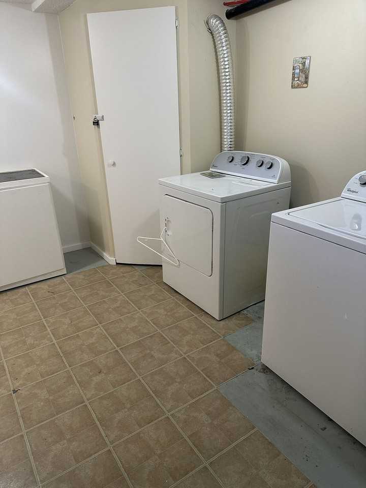 2235 46 St Se - Photo 6 of 13