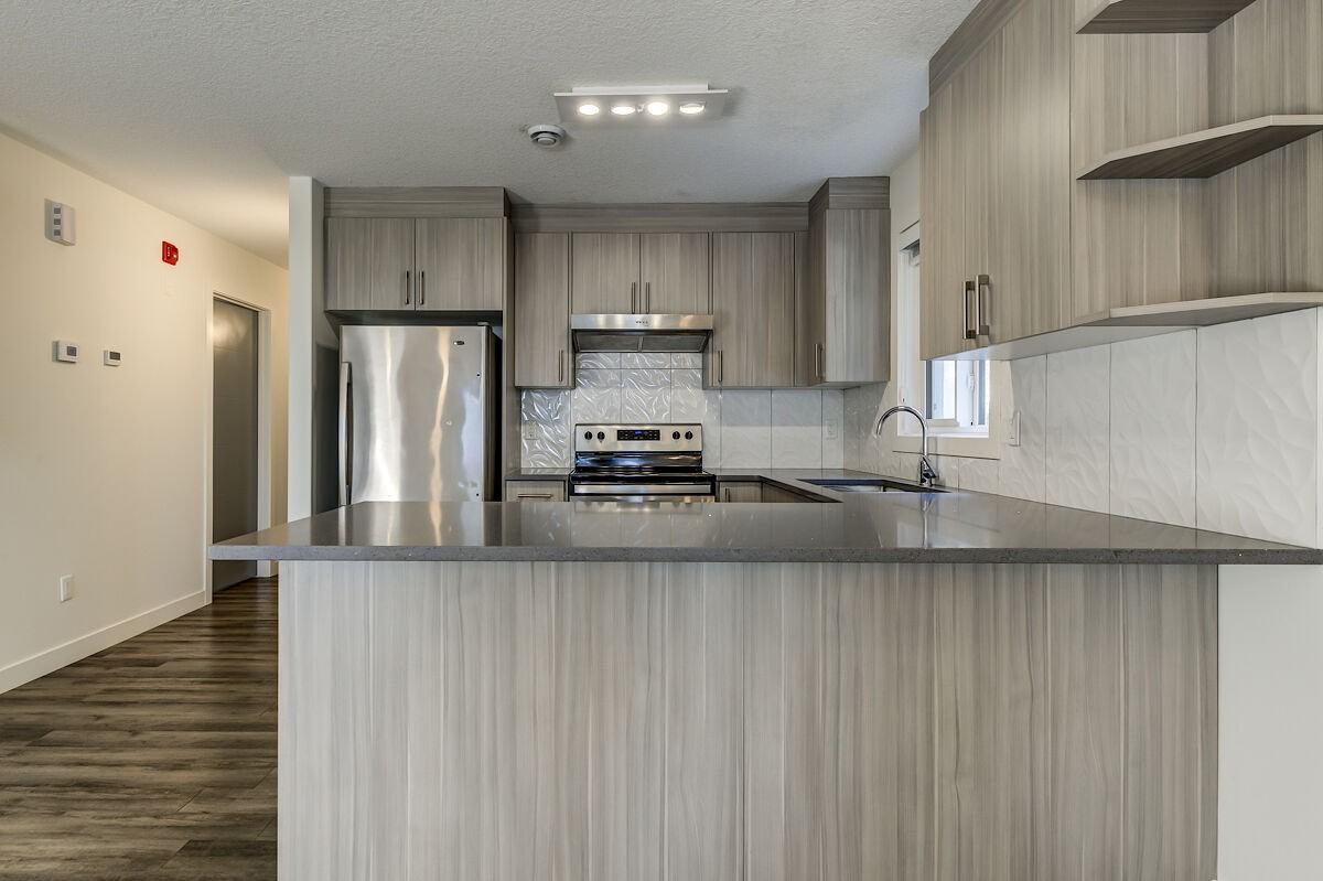 11007 85 Ave Nw - Photo 5 of 33