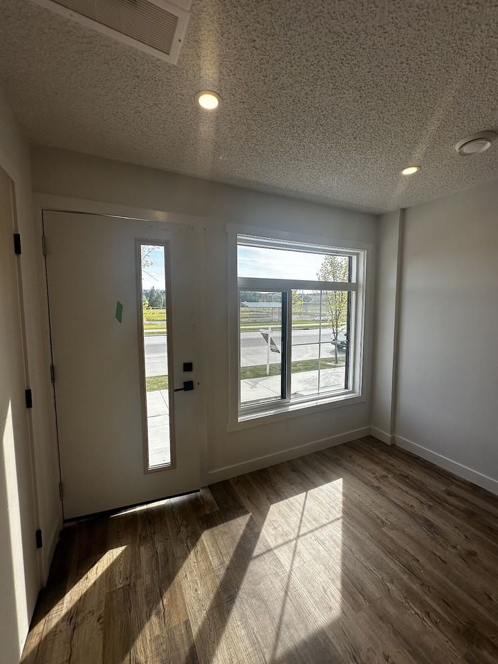 156 Park St - Photo 4 of 33