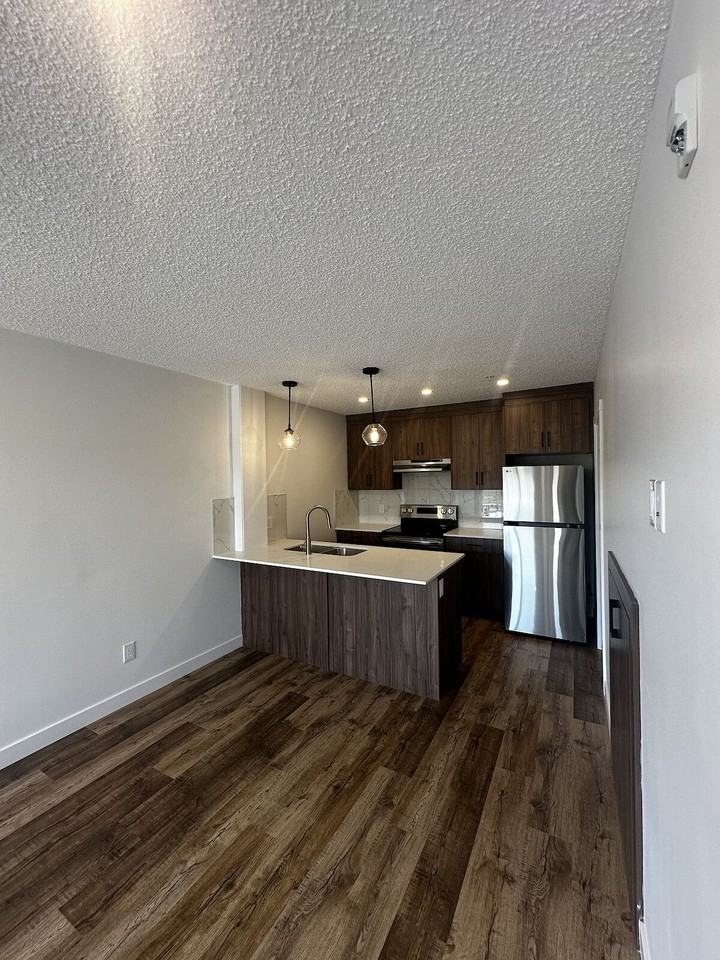 156 Park St - Photo 5 of 33