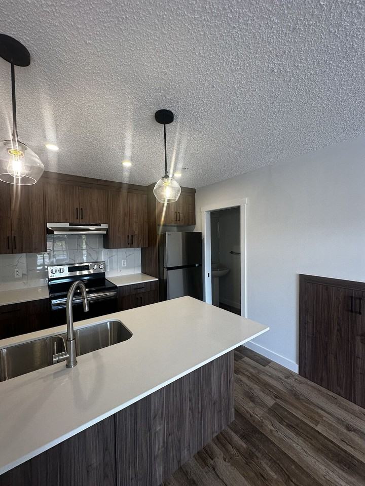 156 Park St - Photo 6 of 33