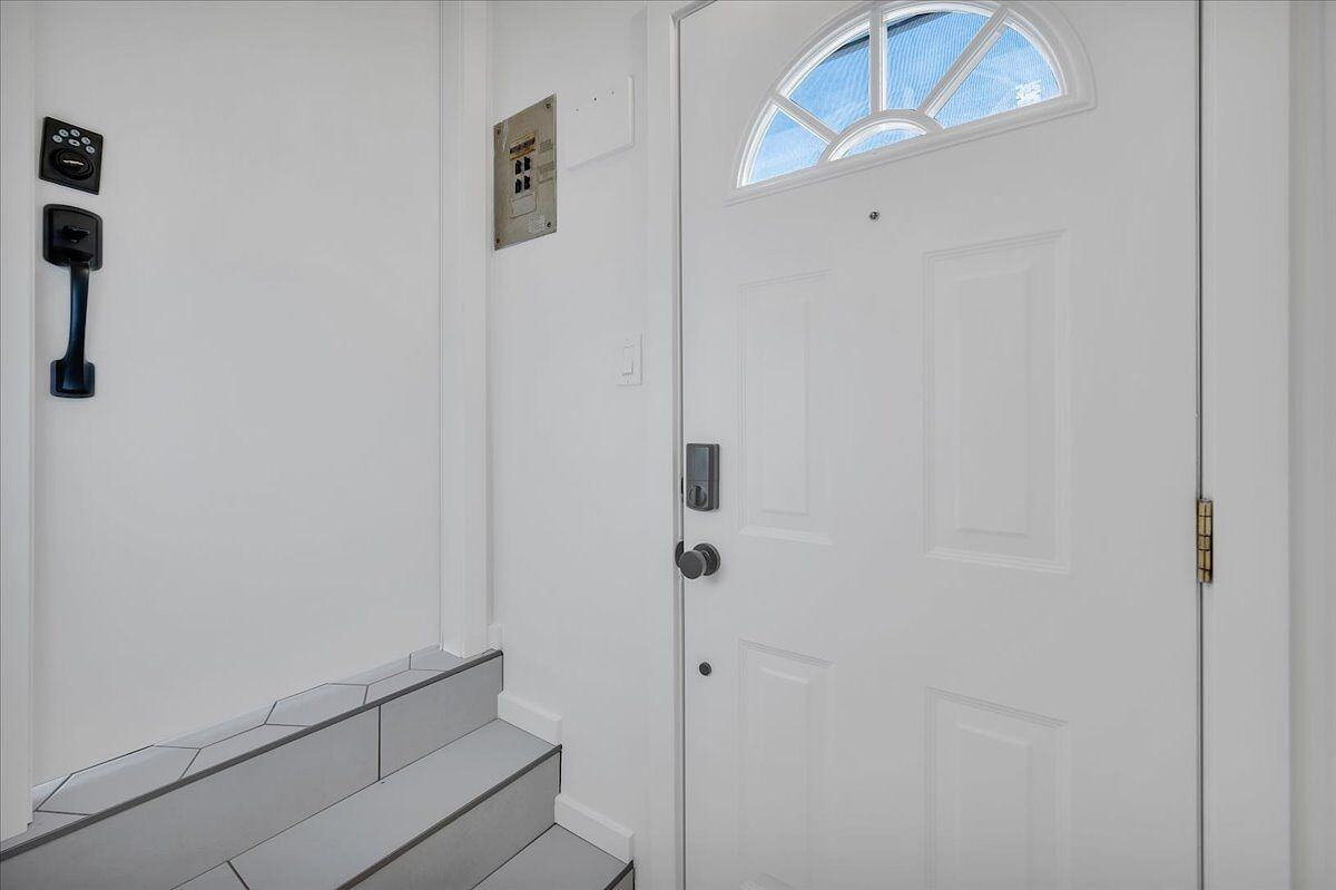 10467 146 St Nw - Photo 2 of 24