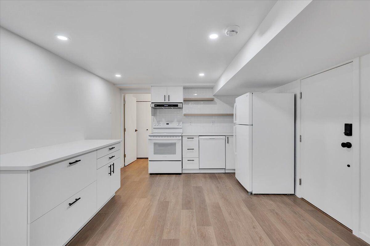 10467 146 St Nw - Photo 3 of 24