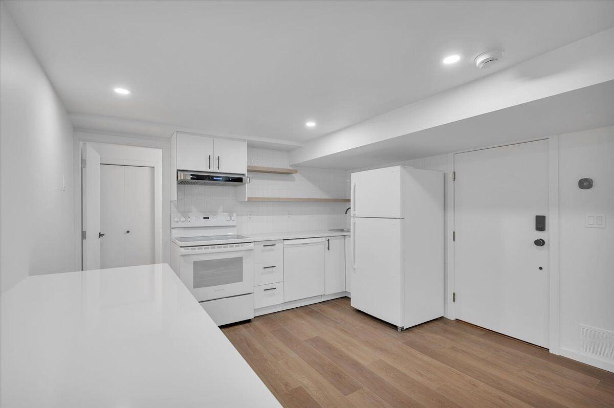 10467 146 St Nw - Photo 4 of 24
