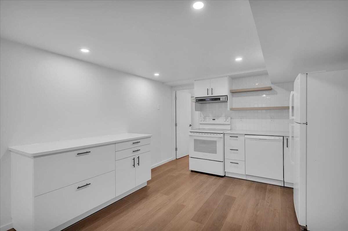 10467 146 St Nw - Photo 5 of 24