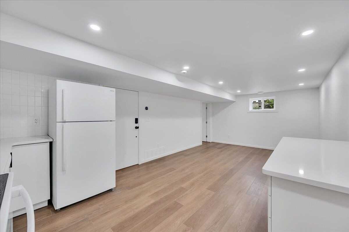 10467 146 St Nw - Photo 7 of 24