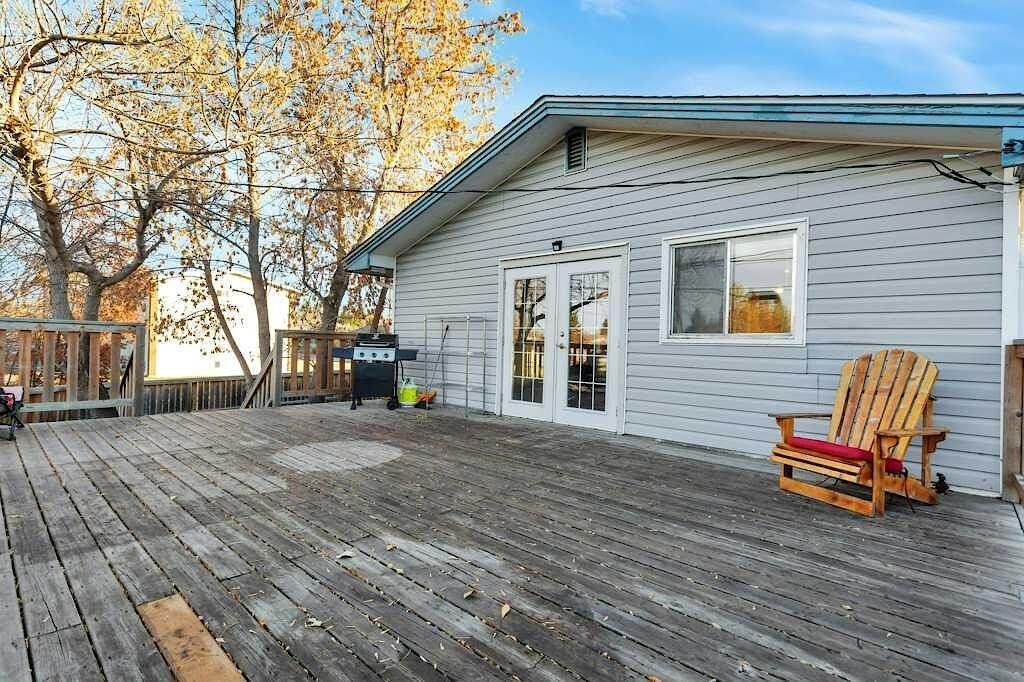 5702 West Park Cres - Photo 3 of 27