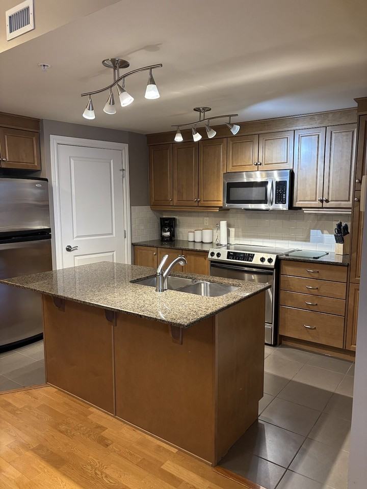 910 Apartment - Photo 2 of 13