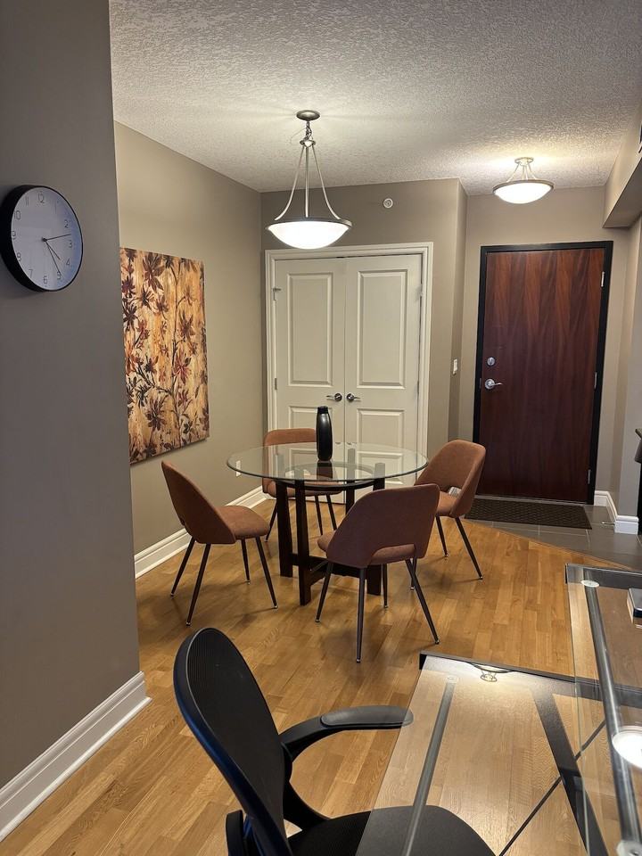 910 Apartment - Photo 4 of 13