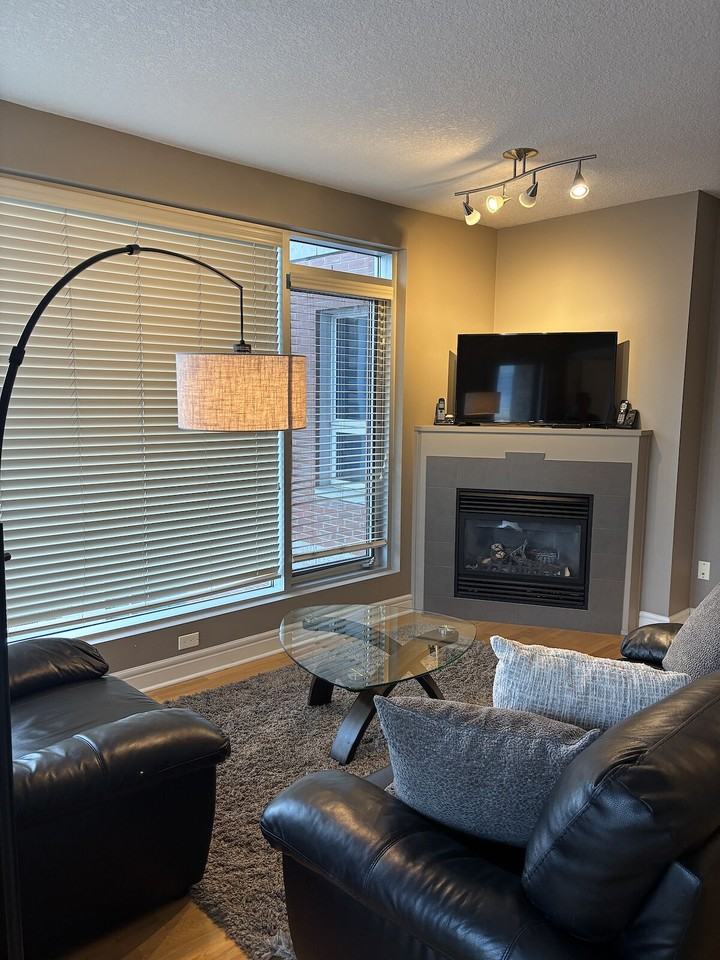 910 Apartment - Photo 6 of 13