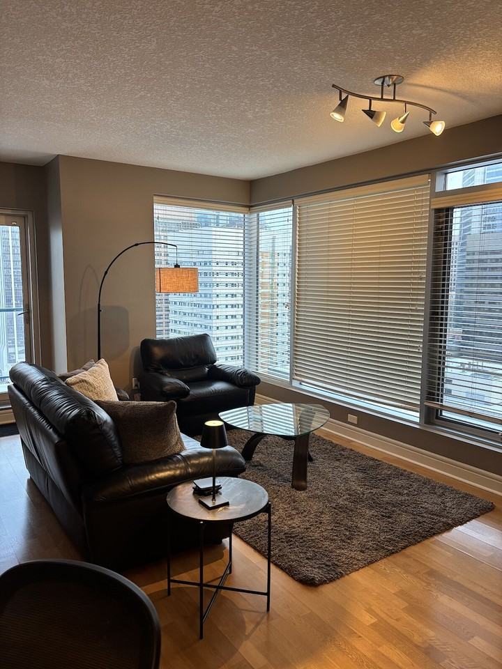 910 Apartment - Photo 7 of 13