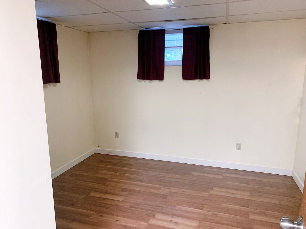 2425 25 Ave Nw - Photo 4 of 15