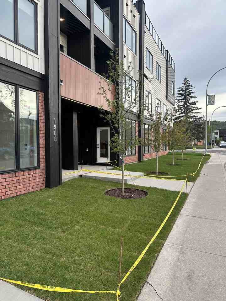 4744 Bowness Rd Nw - Photo 4 of 23