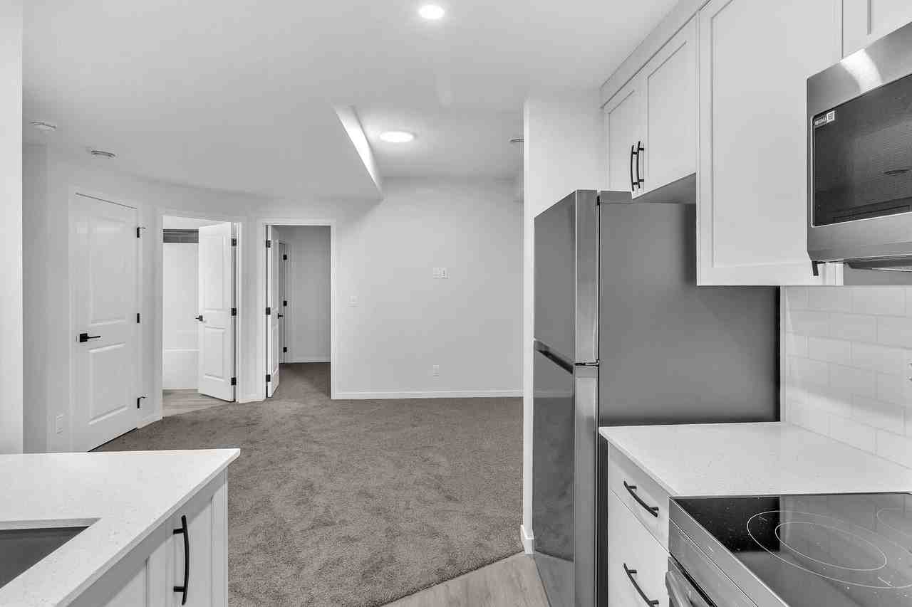 Iris Cres - Photo 3 of 16