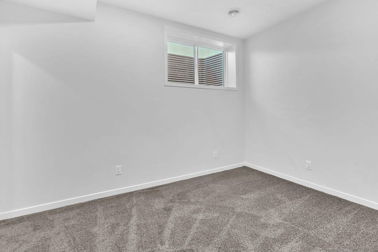 Iris Cres - Photo 4 of 16