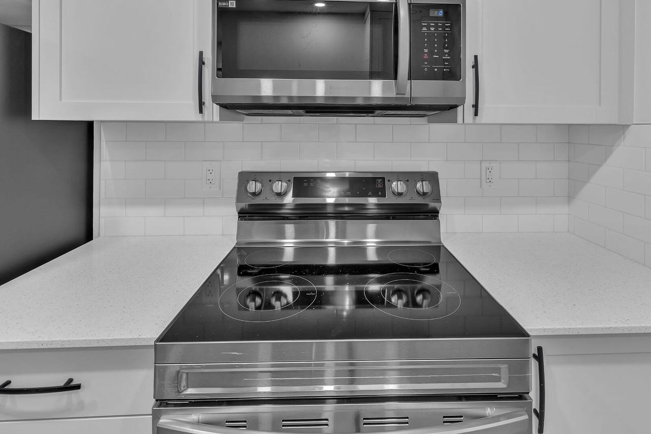Iris Cres - Photo 5 of 16